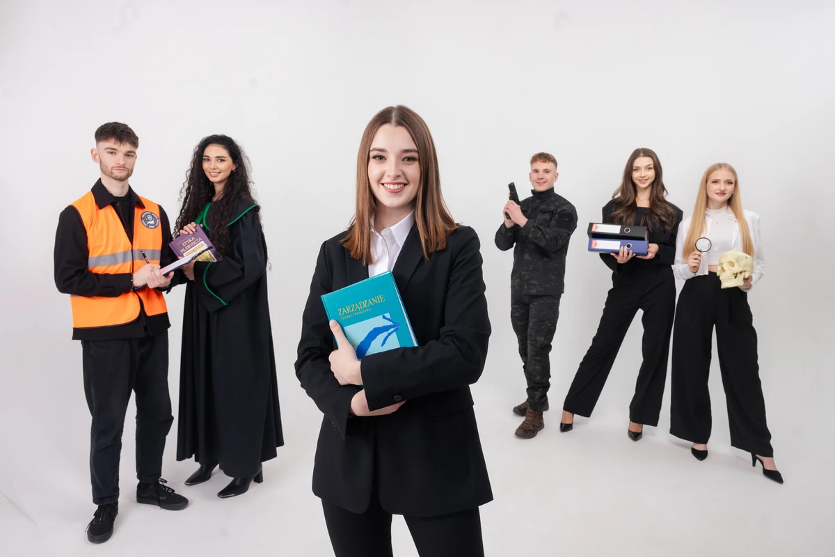 WSPiA Rzeszowska Szkoła Wyższa   17