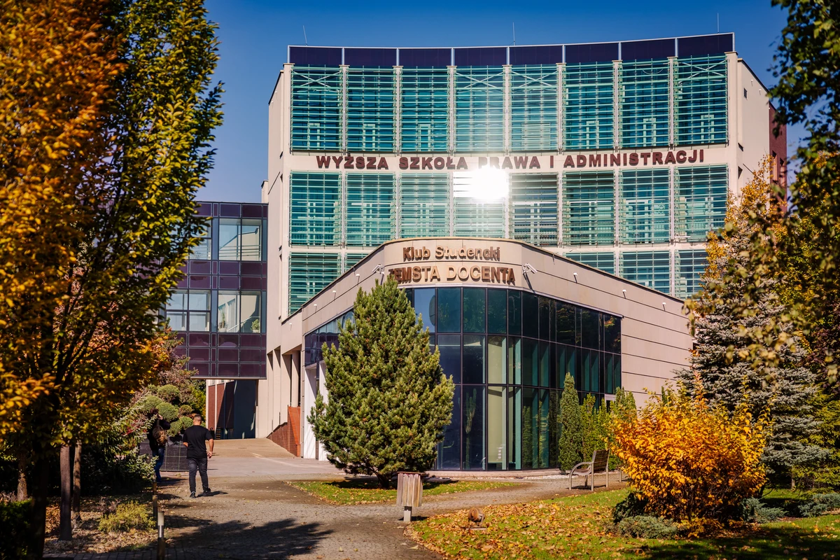 WSPiA Rzeszowska Szkoła Wyższa   3